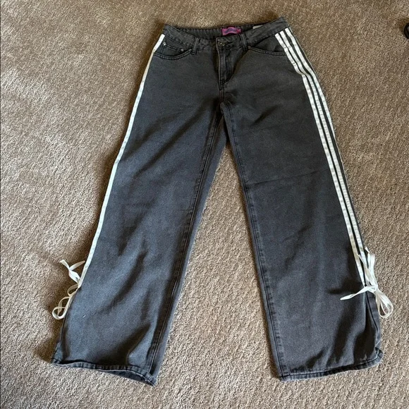 Edikted Jeans - Picture 3 of 10